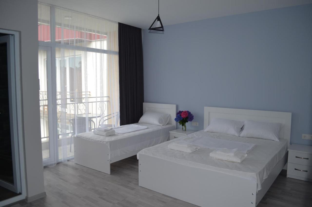 Guest House Madonna Kobuleti Exterior photo