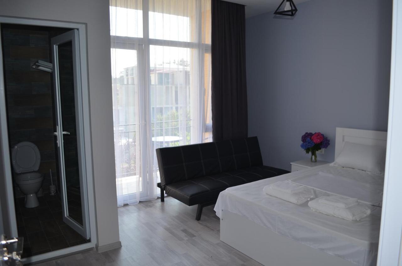 Guest House Madonna Kobuleti Exterior photo