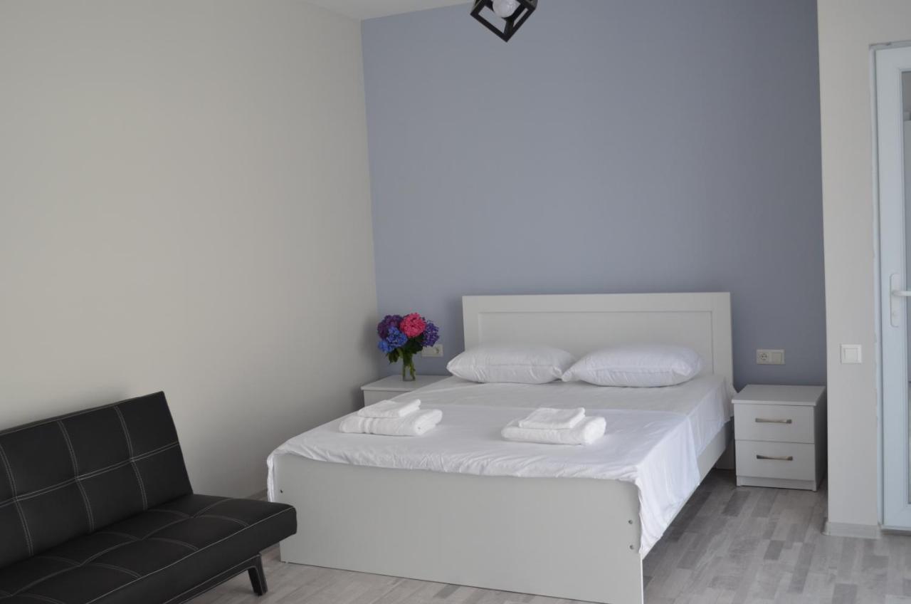 Guest House Madonna Kobuleti Exterior photo