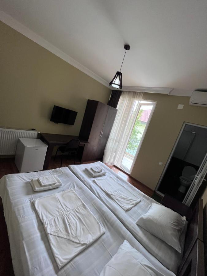 Guest House Madonna Kobuleti Exterior photo